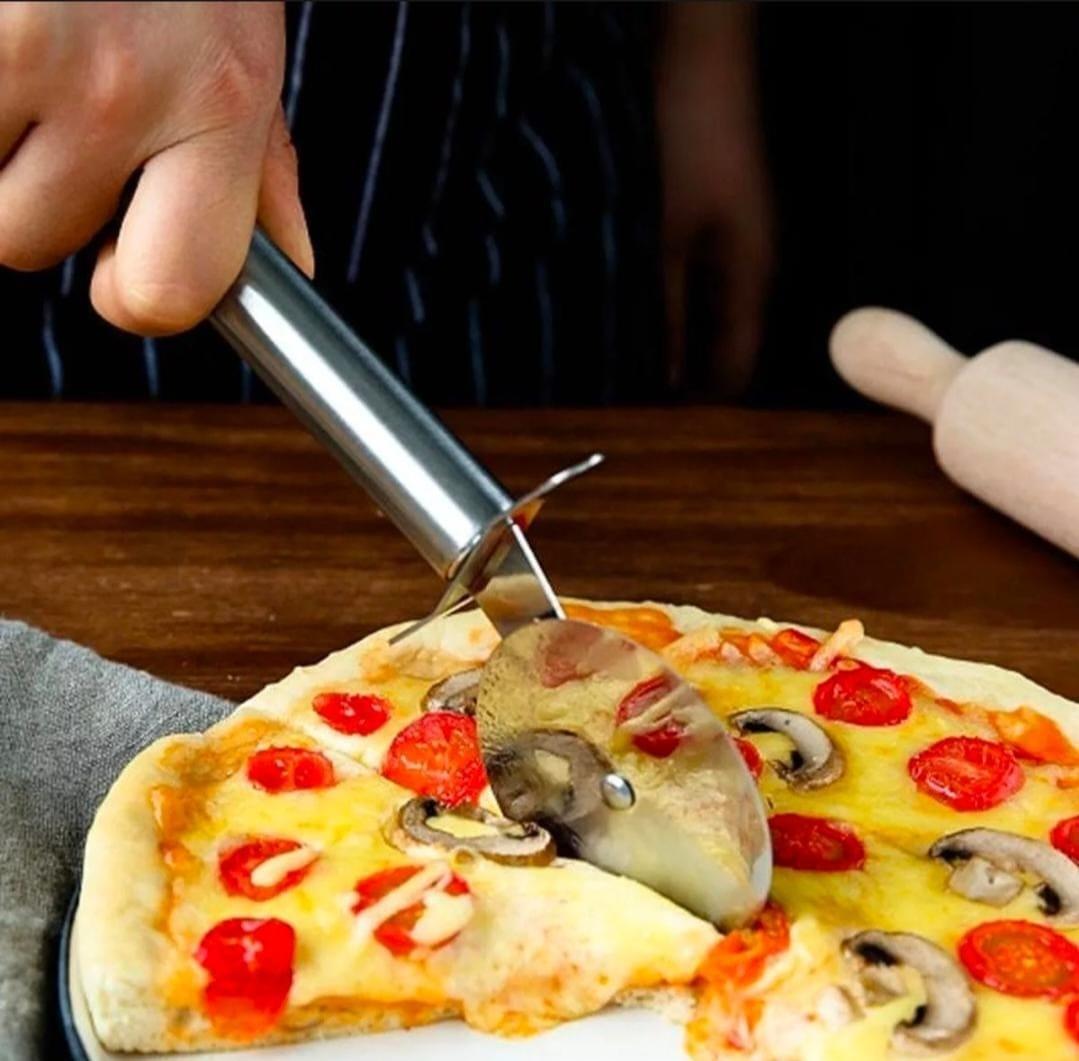Stainless Steel Pizza Cutter - 1 Pc for Effortless Slicing